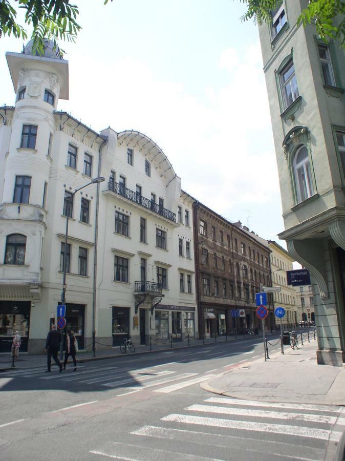 Jazzy Apartment Tour As Ljubljana Bagian luar foto